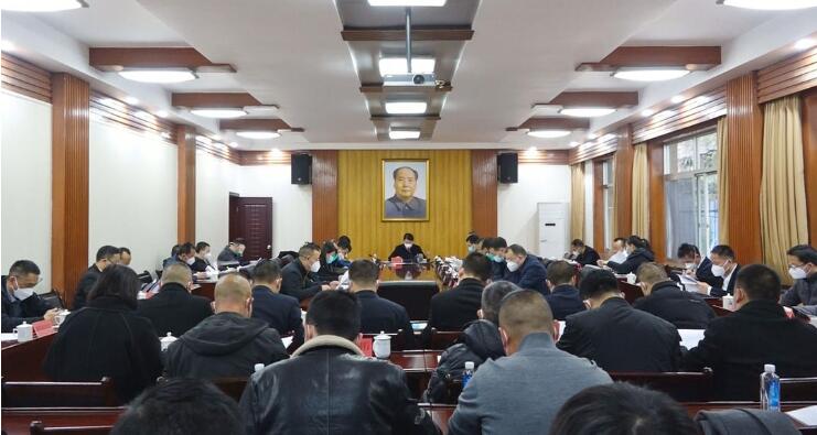 梁志平在全县招商引资工作调度会暨产业开发区办公会上强调：聚焦“五好”园区建设 深耕产业链招商 推动县域经济高质量发展