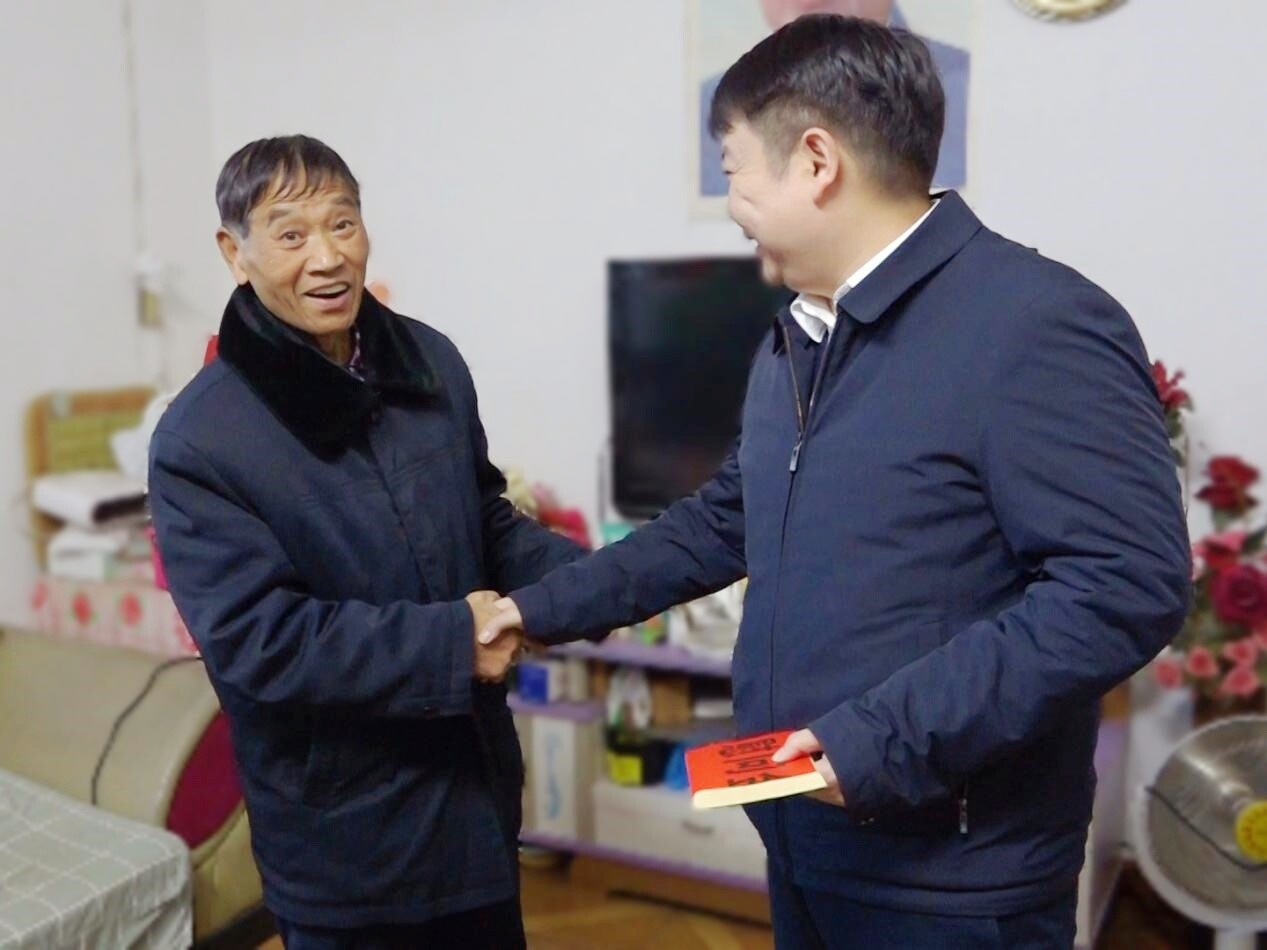新春走基层 送温暖丨梁志平春节前走访慰问困难群体